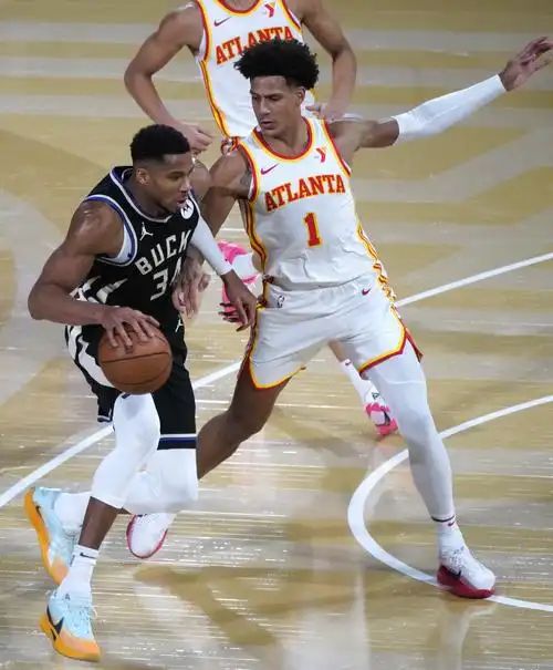 包含字母哥连续十场比赛得分超过出色防守，热火挑战极限！的词条